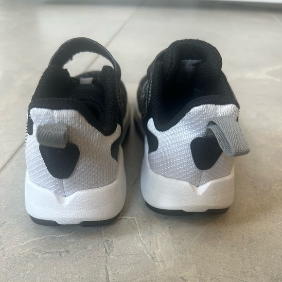 EUC New Balance Kids' Rave Run V2 Hook and Loop Running Shoe - Picture 3 of 8